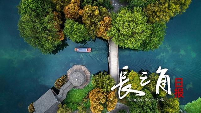 世界杯手机观看-歌手田震邀请江苏女足听演唱会